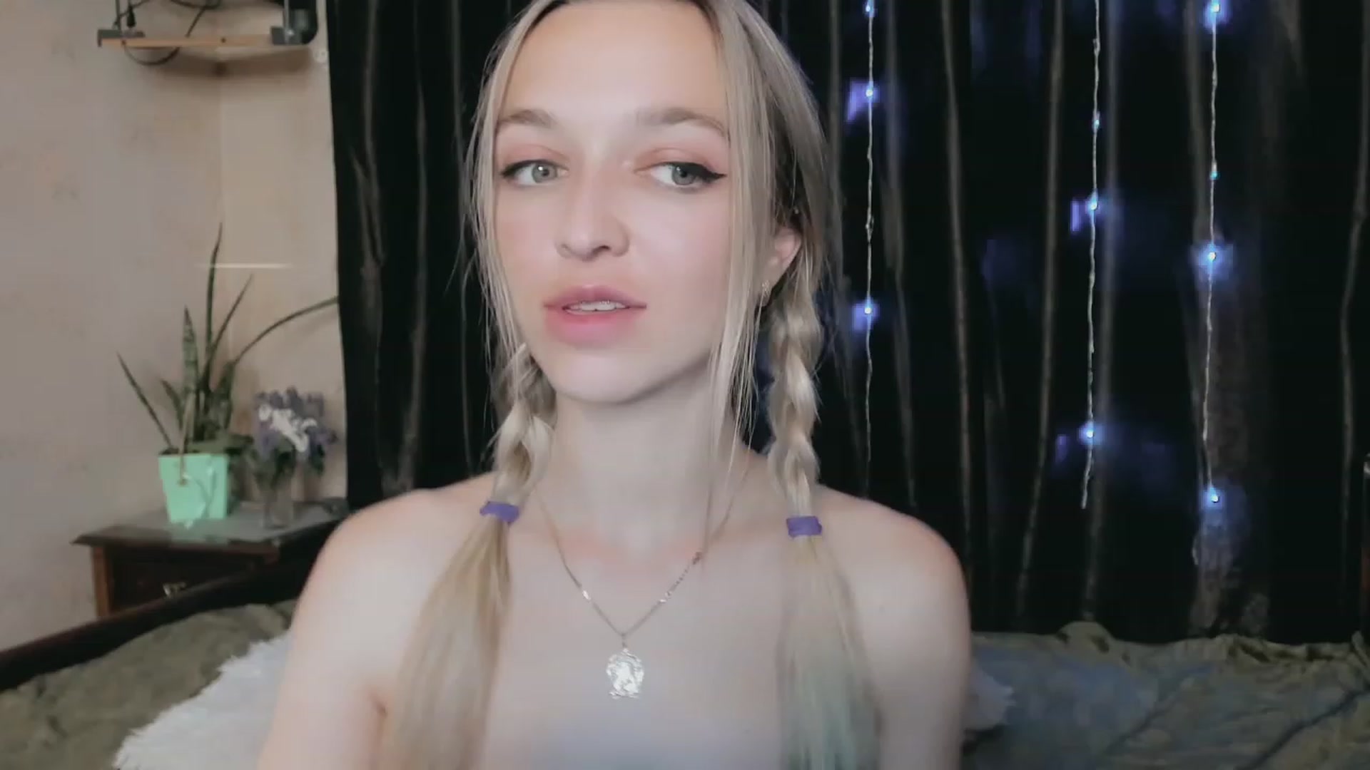 Gallery image thumbnail from Ambri_Lili's myfreecams stream on, 05/13/2023, 19:08 image 9 of 20