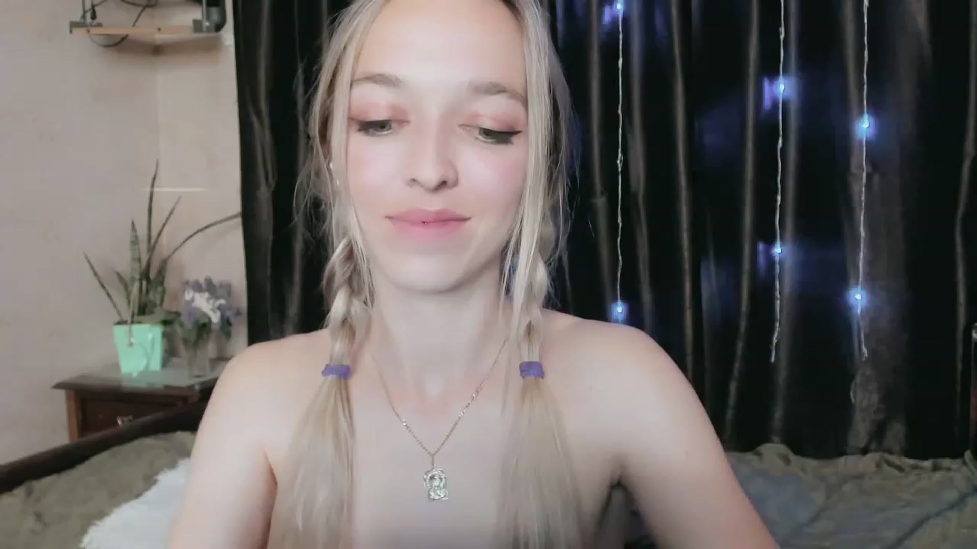 Gallery image thumbnail from Ambri_Lili's myfreecams stream on, 05/13/2023, 19:08 image 12 of 20