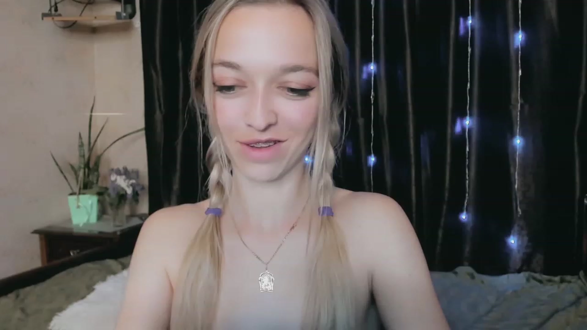 Gallery image thumbnail from Ambri_Lili's myfreecams stream on, 05/13/2023, 19:08 image 10 of 20
