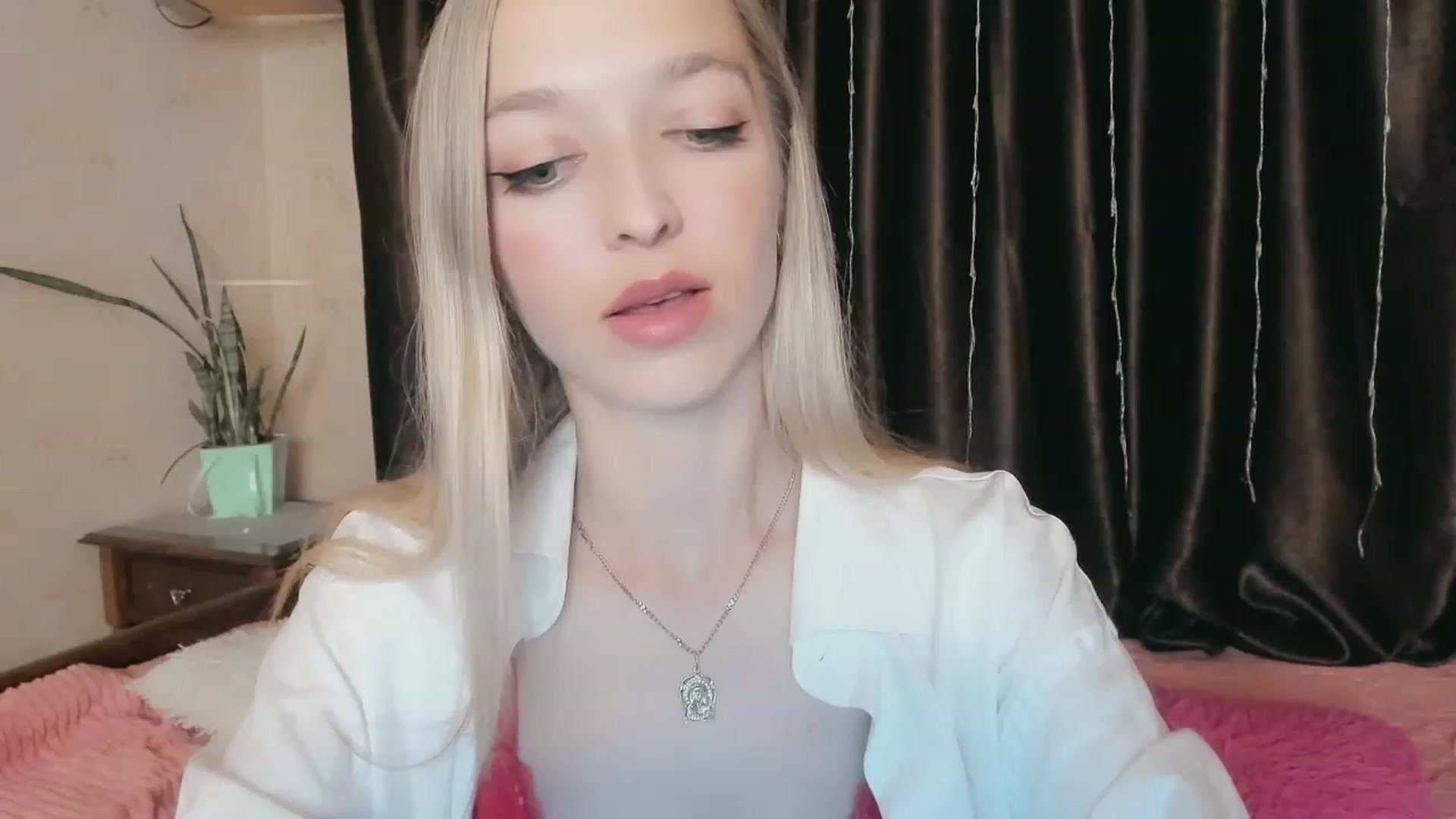Gallery image thumbnail from Ambri_Lili's myfreecams stream on, 05/17/2023, 17:57 image 13 of 20