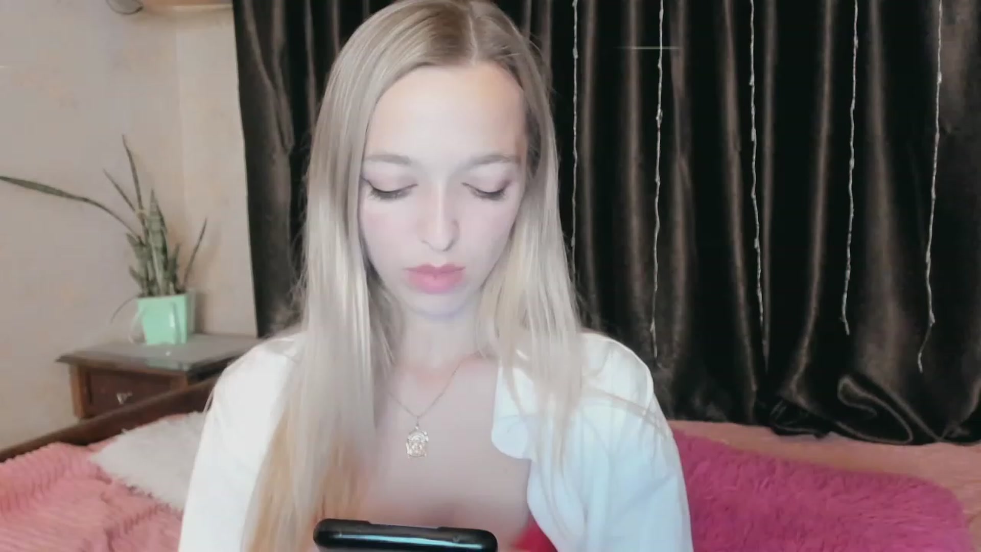 Gallery image thumbnail from Ambri_Lili's myfreecams stream on, 05/17/2023, 17:57 image 19 of 20