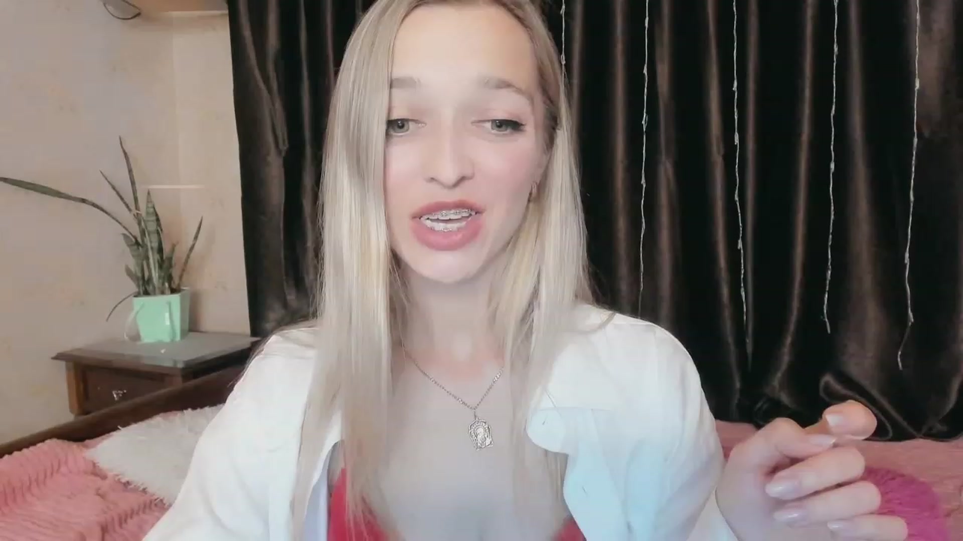 Gallery image thumbnail from Ambri_Lili's myfreecams stream on, 05/17/2023, 17:57 image 11 of 20