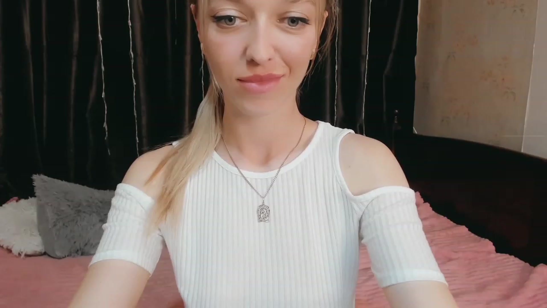 Gallery image thumbnail from Ambri_Lili's myfreecams stream on, 05/18/2023, 18:33 image 10 of 20