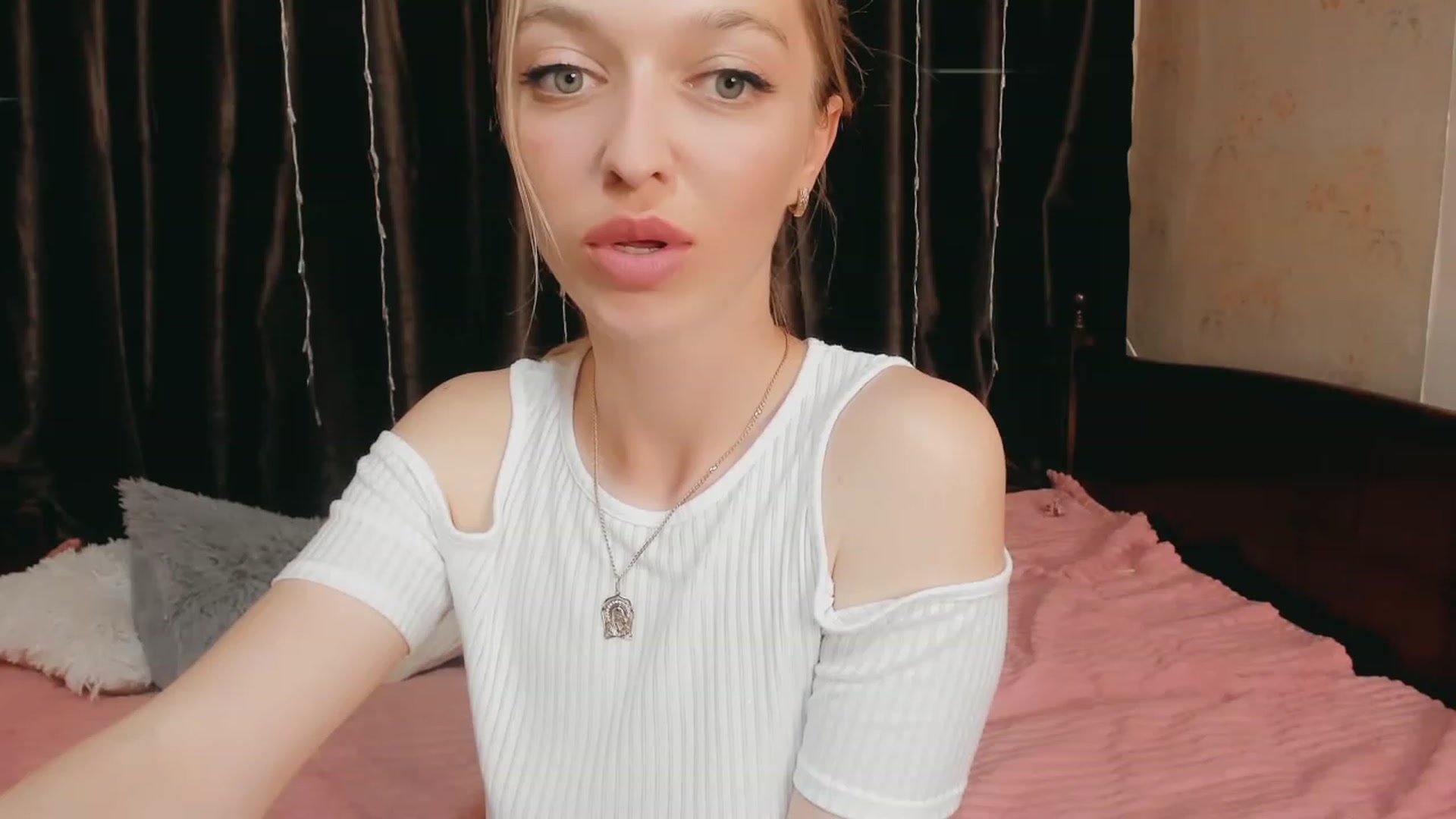 Gallery image thumbnail from Ambri_Lili's myfreecams stream on, 05/18/2023, 18:33 image 8 of 20