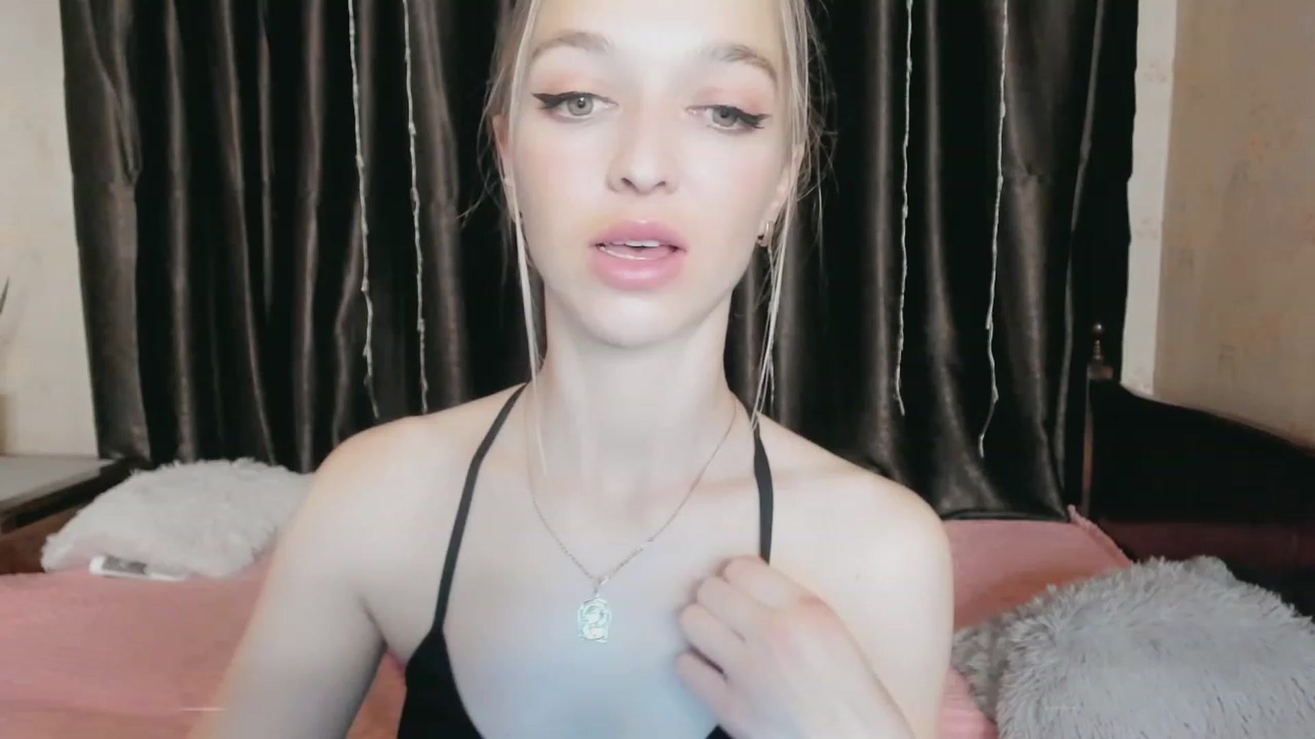 Gallery image thumbnail from Ambri_Lili's myfreecams stream on, 05/19/2023, 19:09 image 11 of 20