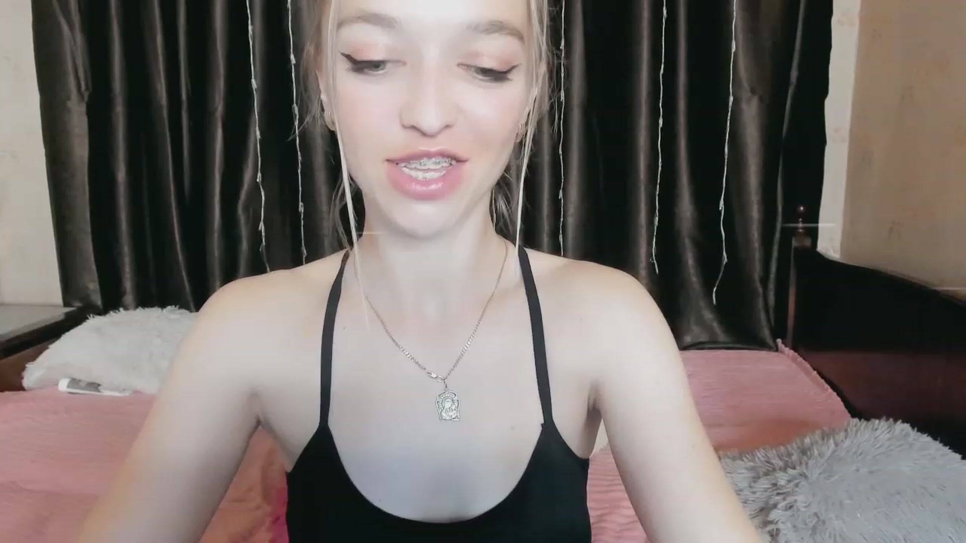 Gallery image thumbnail from Ambri_Lili's myfreecams stream on, 05/19/2023, 19:09 image 8 of 20
