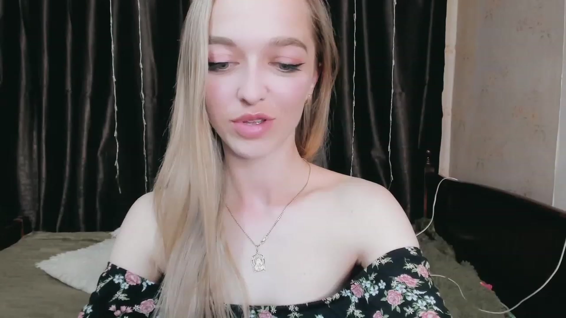 Gallery image thumbnail from Ambri_Lili's myfreecams stream on, 05/21/2023, 18:52 image 6 of 20