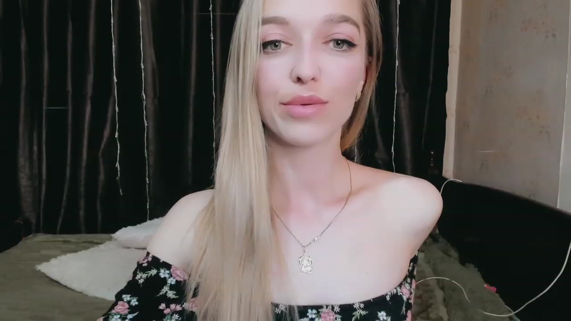 Gallery image thumbnail from Ambri_Lili's myfreecams stream on, 05/21/2023, 18:52 image 3 of 20