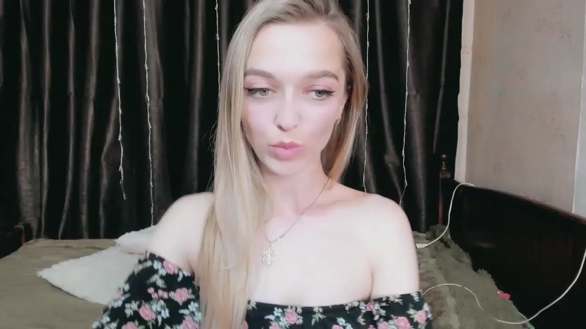 Gallery image thumbnail from Ambri_Lili's myfreecams stream on, 05/21/2023, 18:52 image 12 of 20
