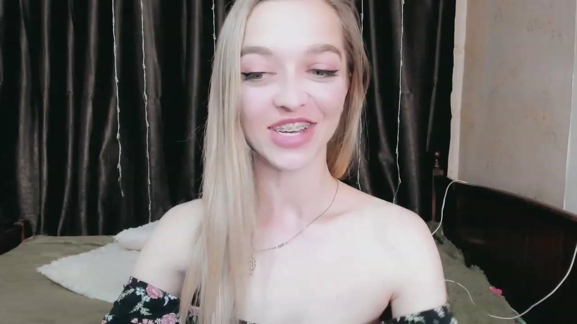 Gallery image thumbnail from Ambri_Lili's myfreecams stream on, 05/21/2023, 18:52 image 10 of 20