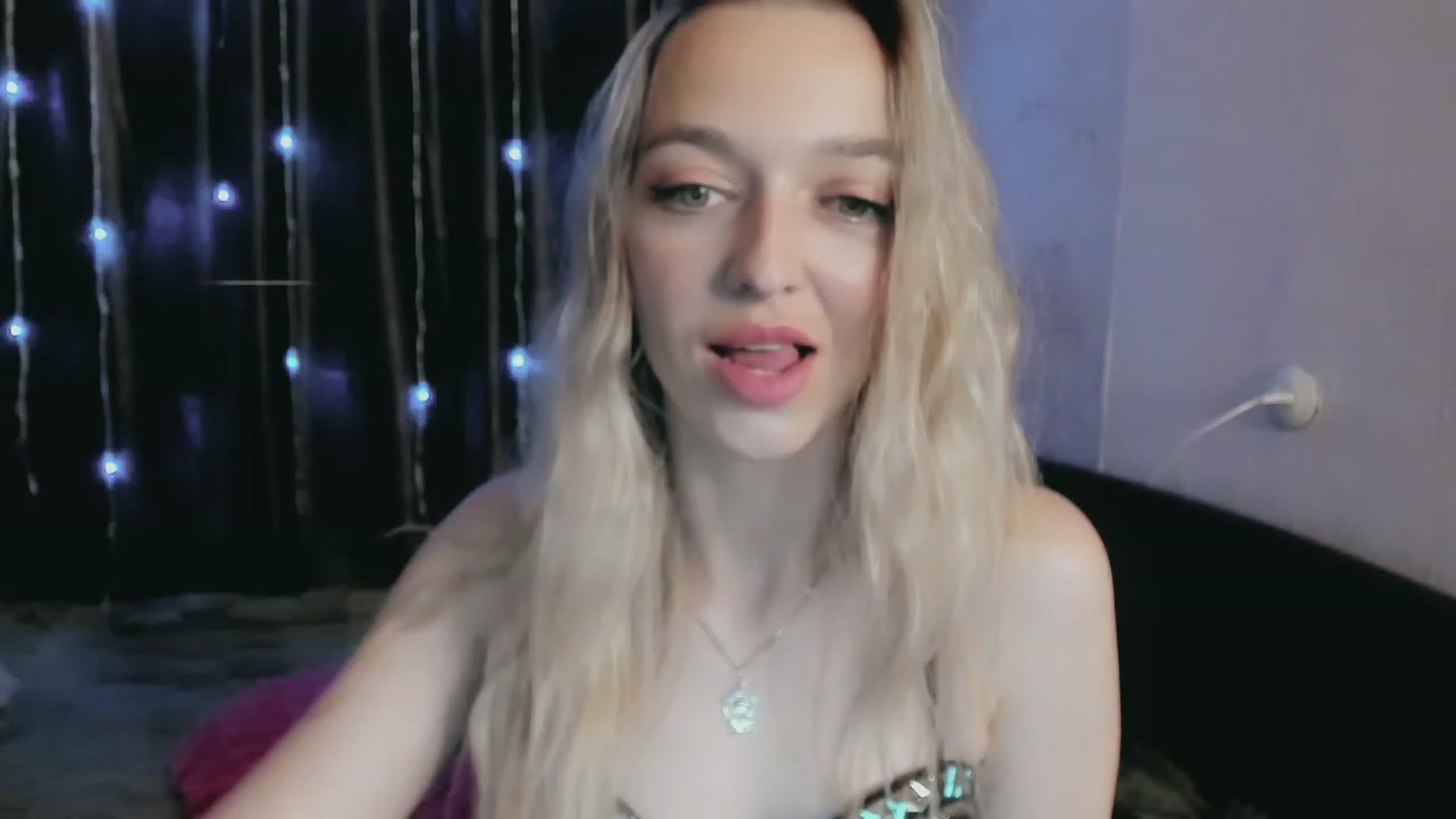 Gallery image thumbnail from Ambri_Lili's myfreecams stream on, 05/24/2023, 18:14 image 17 of 20