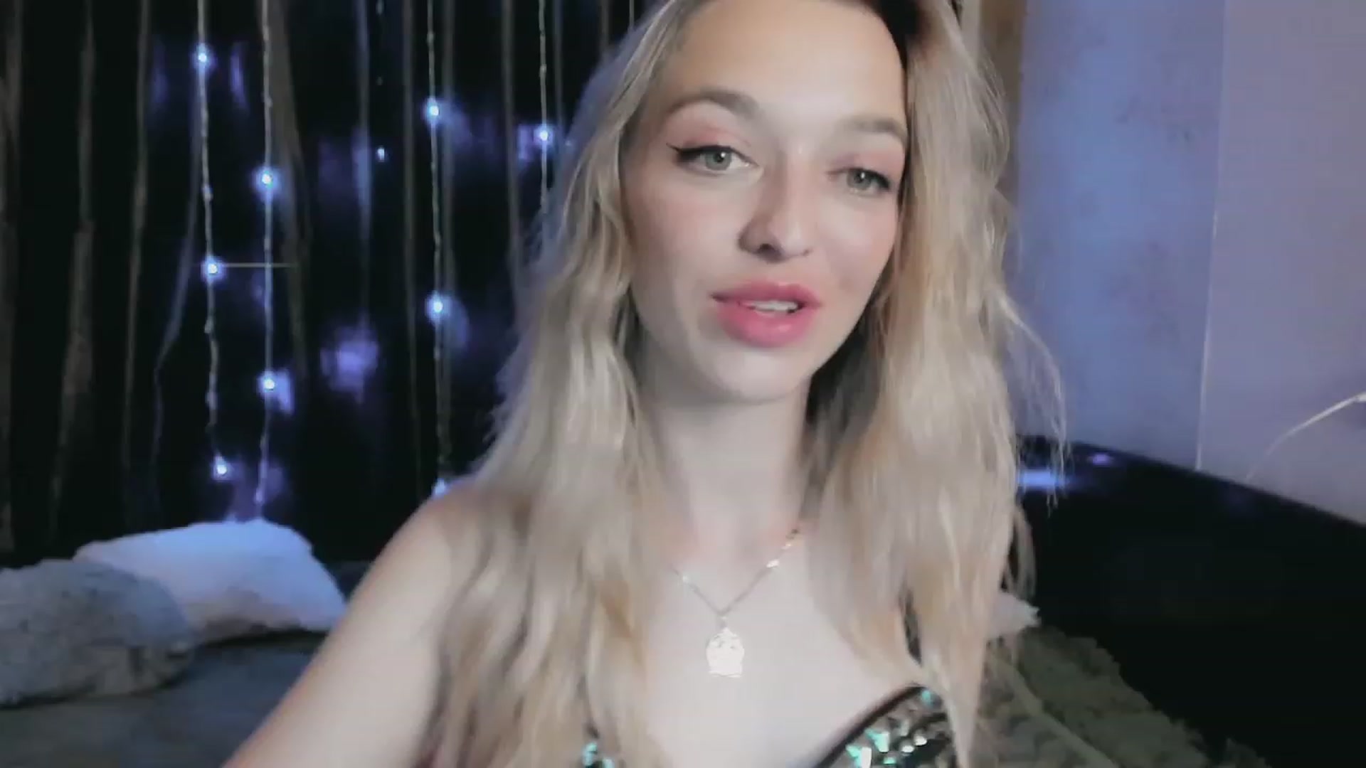 Gallery image thumbnail from Ambri_Lili's myfreecams stream on, 05/24/2023, 18:14 image 9 of 20