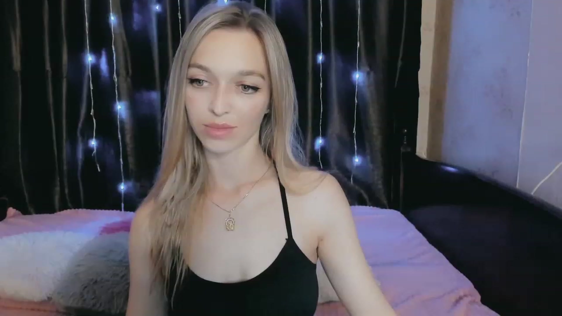 Gallery image thumbnail from Ambri_Lili's myfreecams stream on, 05/25/2023, 19:27 image 15 of 20