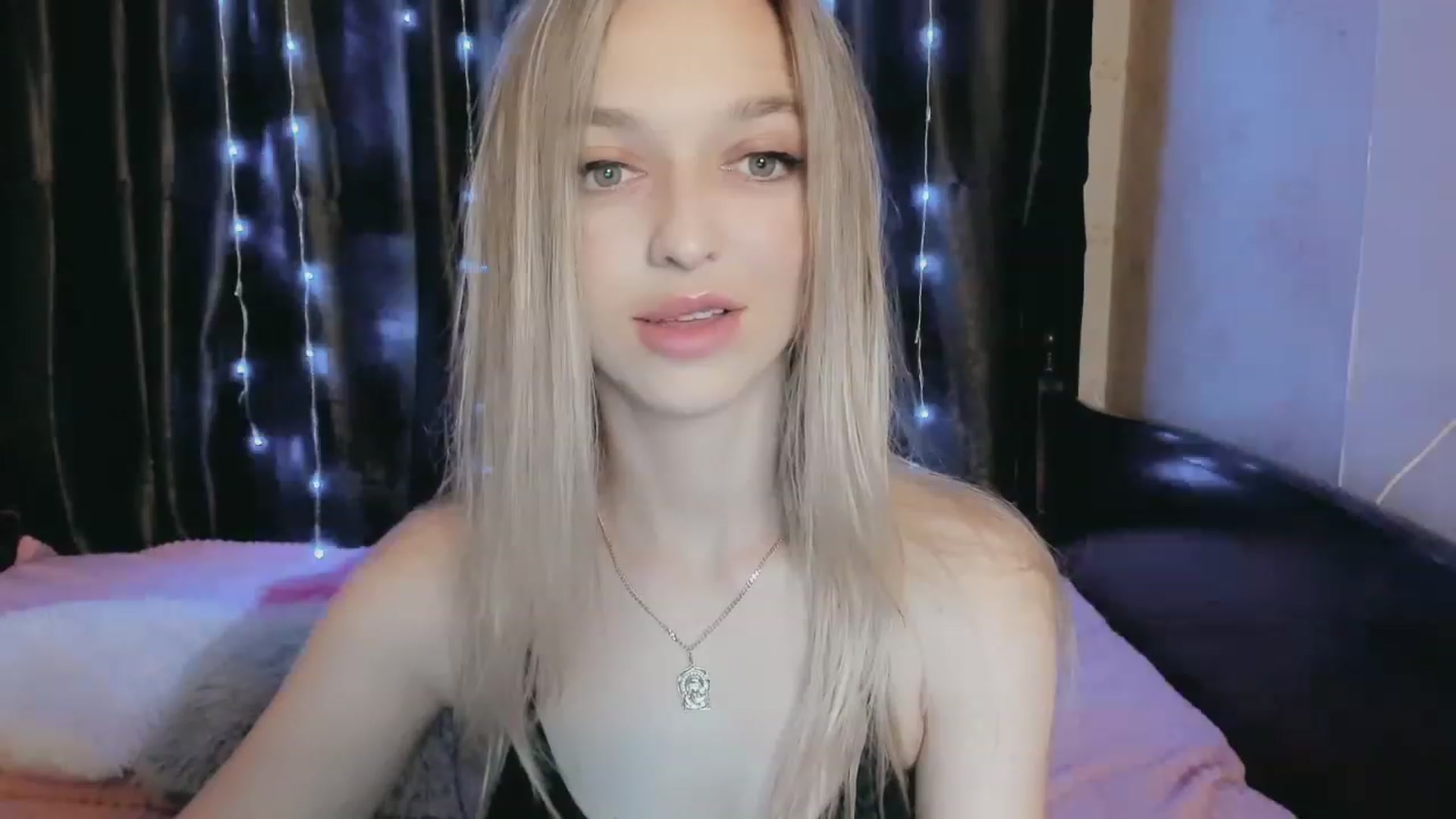 Gallery image thumbnail from Ambri_Lili's myfreecams stream on, 05/25/2023, 19:27 image 13 of 20