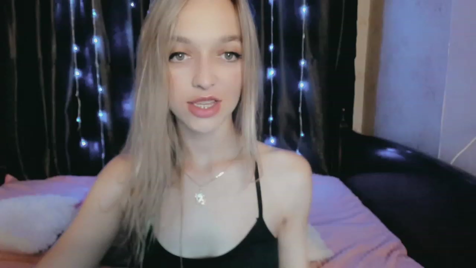Gallery image thumbnail from Ambri_Lili's myfreecams stream on, 05/25/2023, 19:27 image 7 of 20