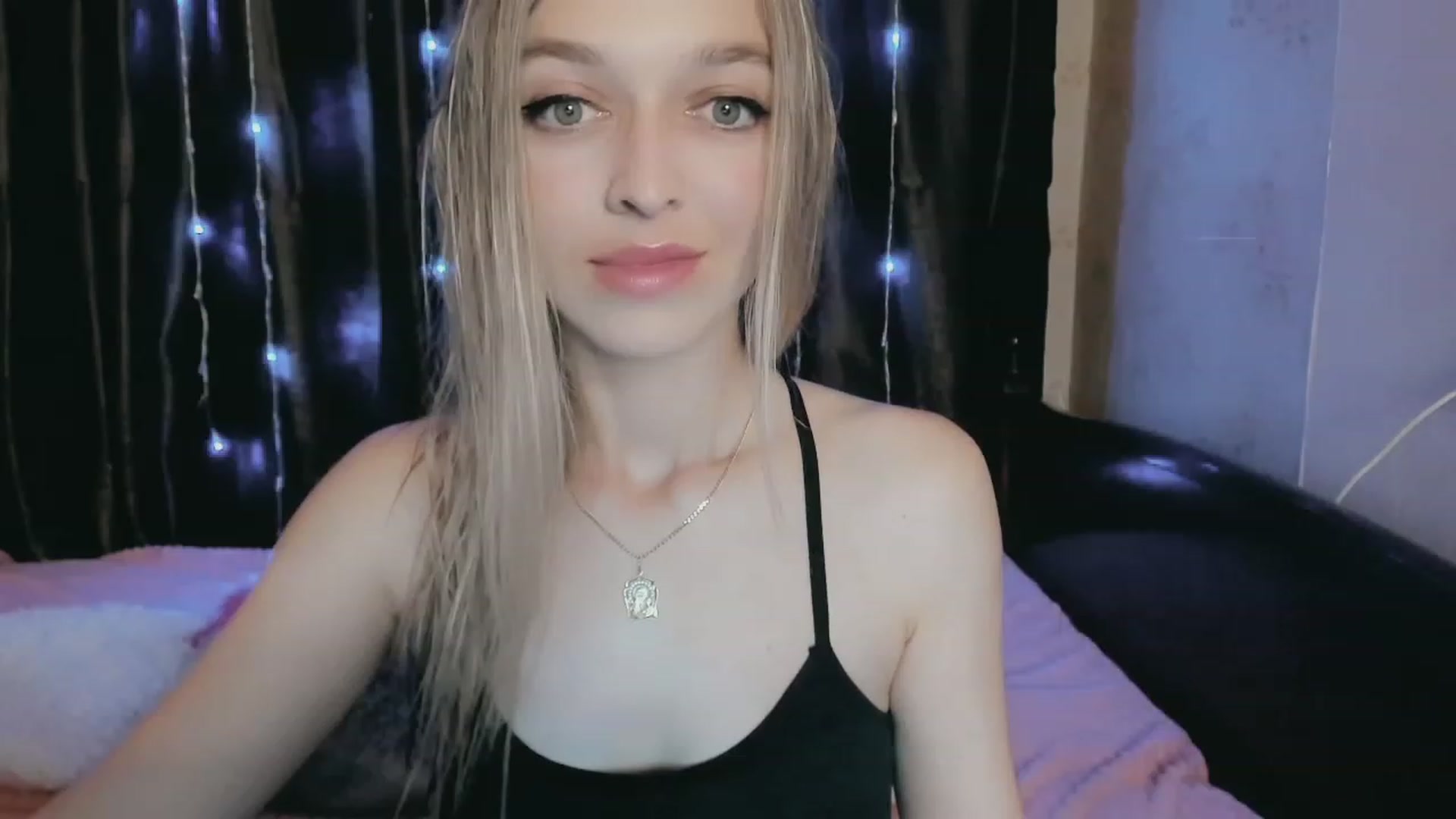 Gallery image thumbnail from Ambri_Lili's myfreecams stream on, 05/25/2023, 19:27 image 2 of 20