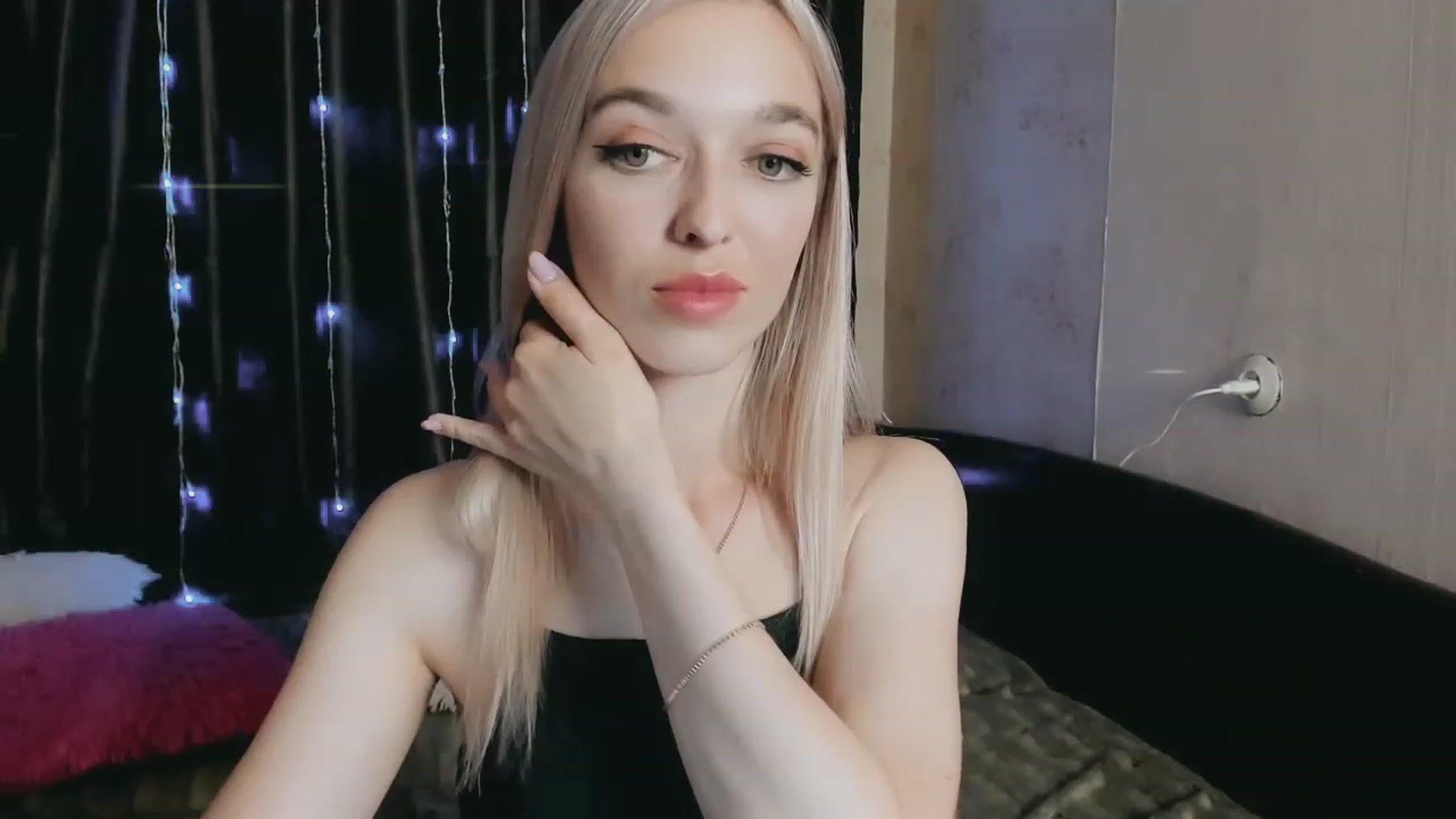 Gallery image thumbnail from Ambri_Lili's myfreecams stream on, 06/01/2023, 14:49 image 4 of 20