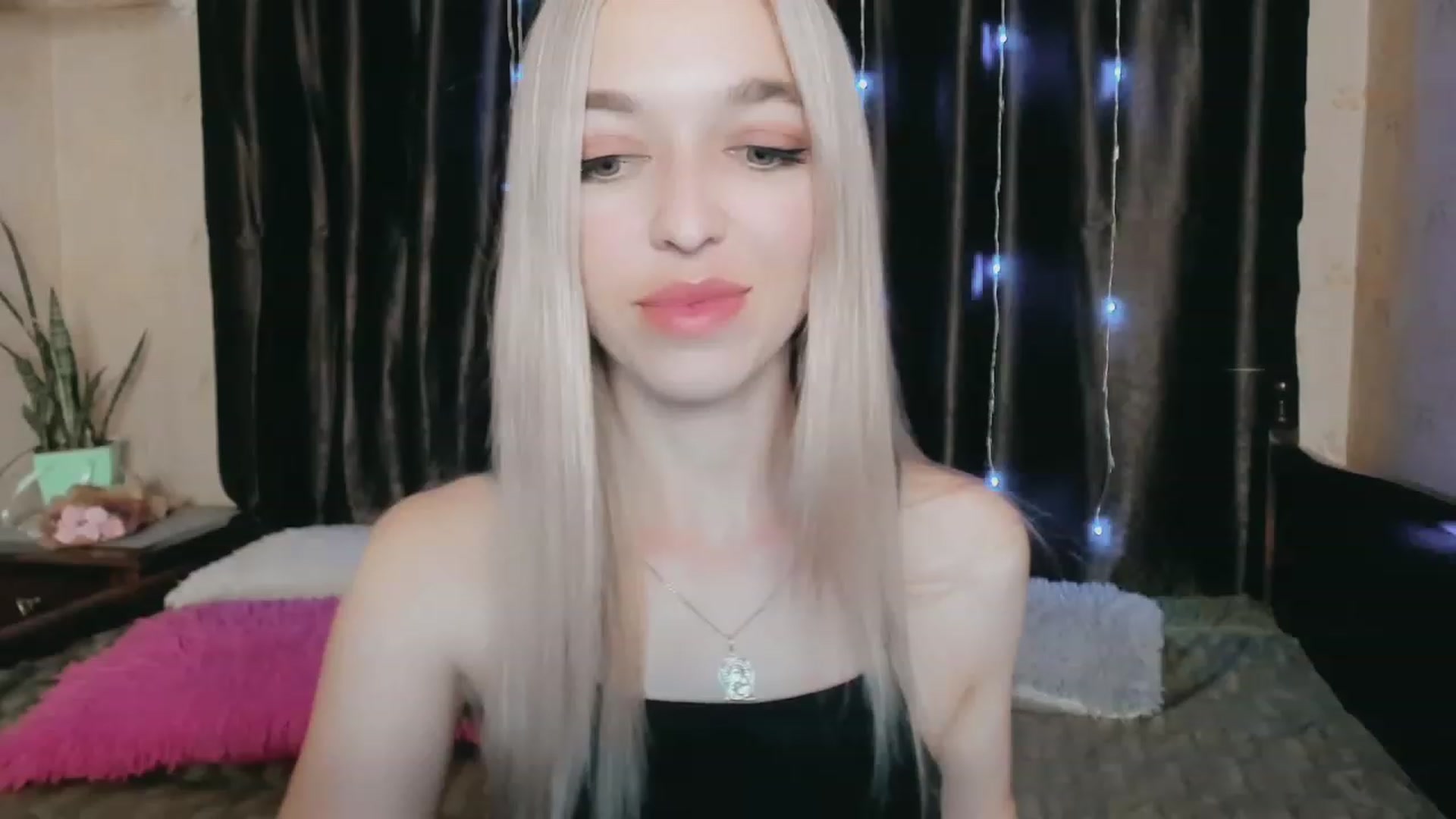 Gallery image thumbnail from Ambri_Lili's myfreecams stream on, 06/01/2023, 14:49 image 1 of 20