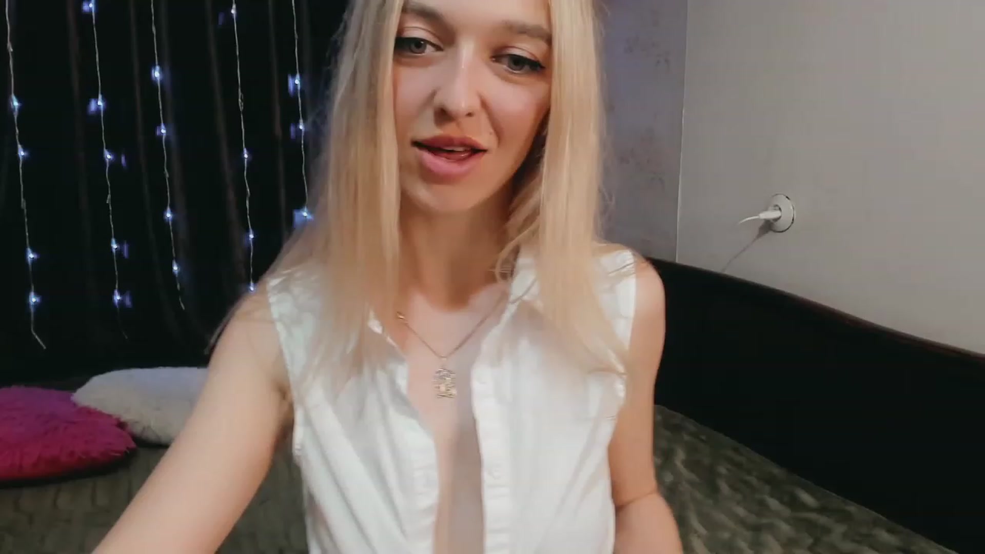Gallery image thumbnail from Ambri_Lili's myfreecams stream on, 06/05/2023, 17:45 image 18 of 20