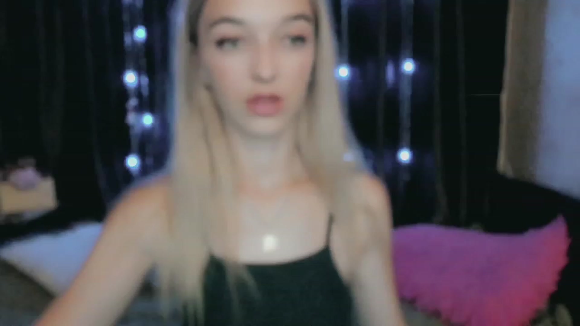 Gallery image thumbnail from Ambri_Lili's myfreecams stream on, 06/28/2023, 15:20 image 10 of 20