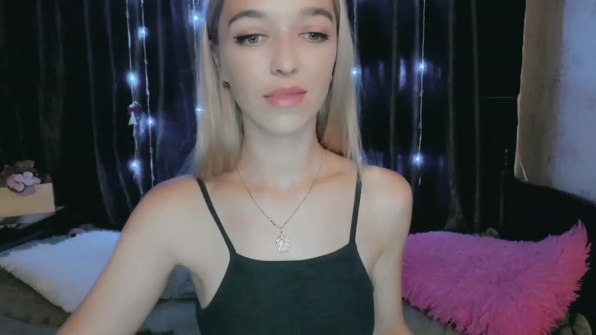 Gallery image thumbnail from Ambri_Lili's myfreecams stream on, 06/28/2023, 15:20 image 6 of 20