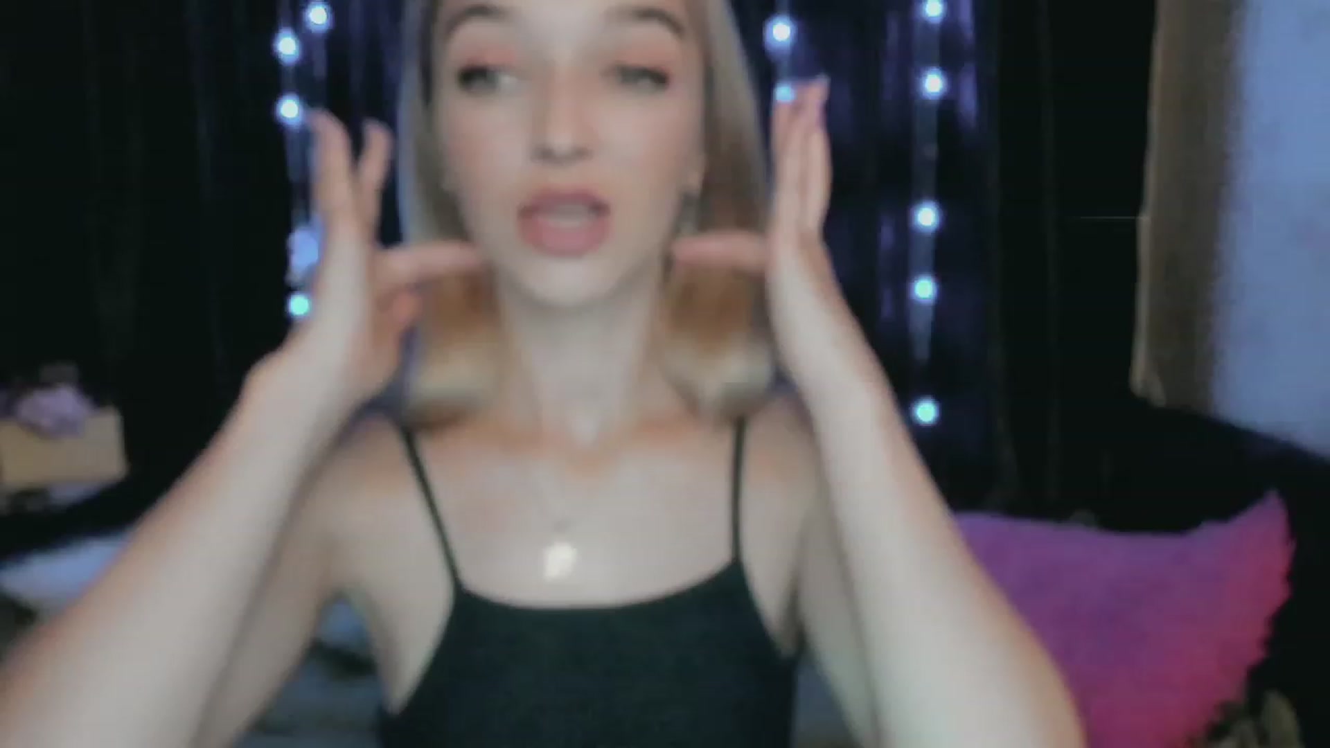 Gallery image thumbnail from Ambri_Lili's myfreecams stream on, 06/28/2023, 15:20 image 13 of 20