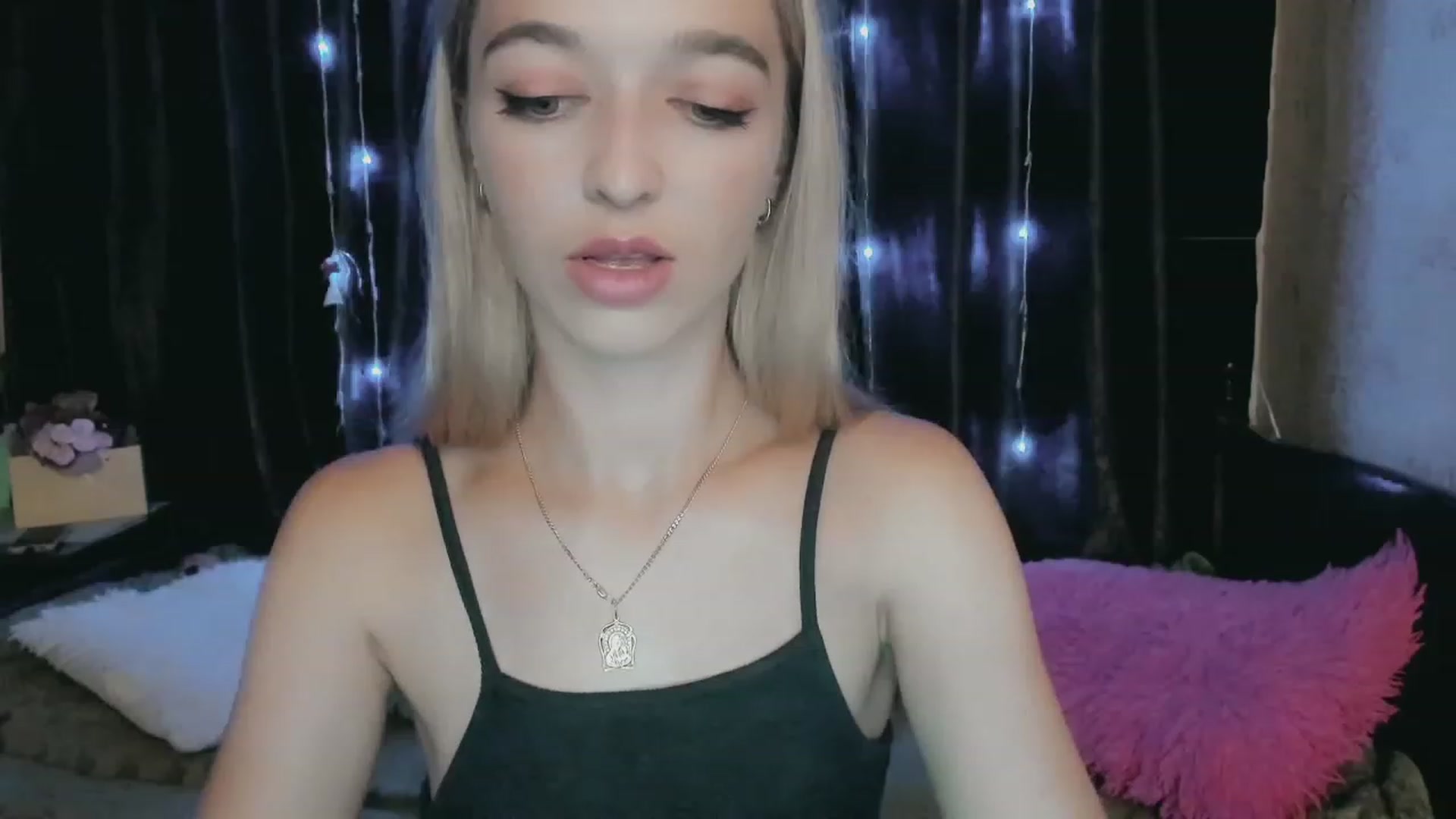 Gallery image thumbnail from Ambri_Lili's myfreecams stream on, 06/28/2023, 15:20 image 9 of 20