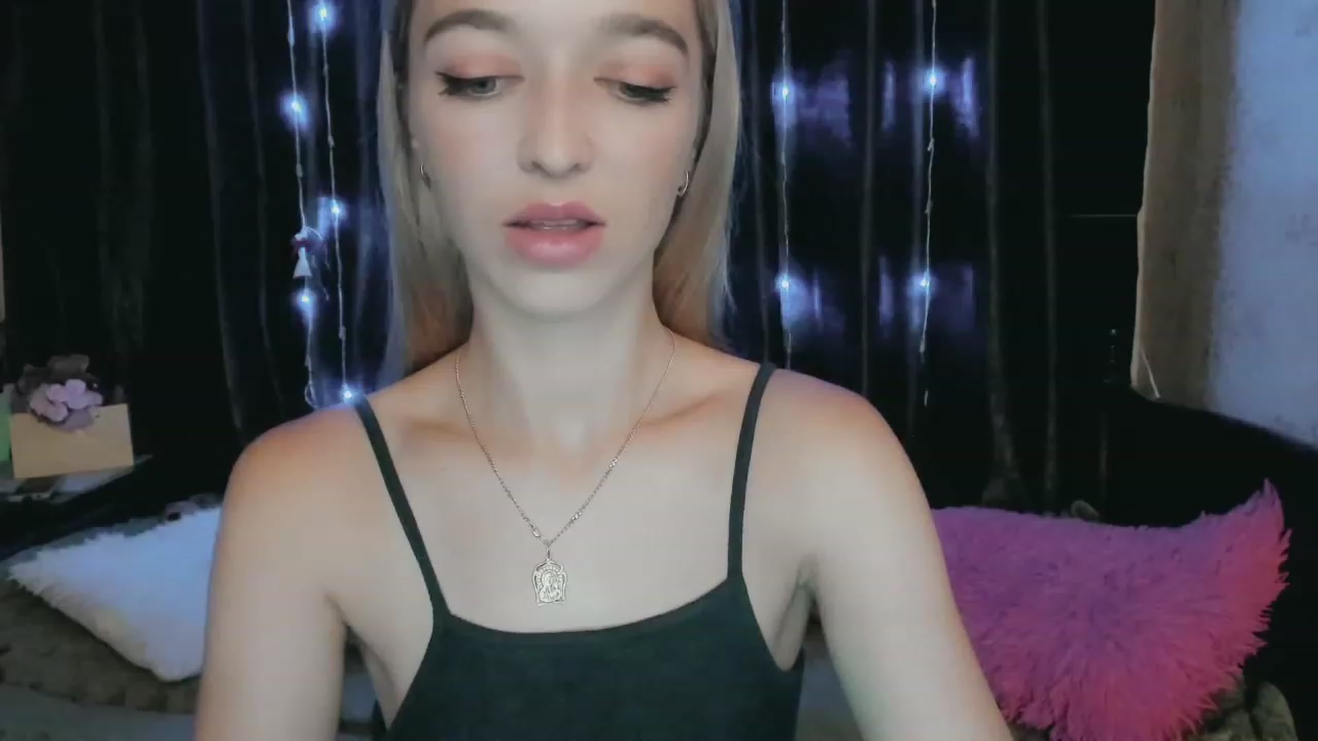 Gallery image thumbnail from Ambri_Lili's myfreecams stream on, 06/28/2023, 15:20 image 8 of 20