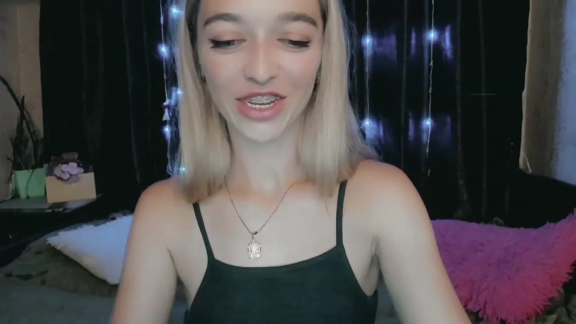 Gallery image thumbnail from Ambri_Lili's myfreecams stream on, 06/28/2023, 15:20 image 12 of 20