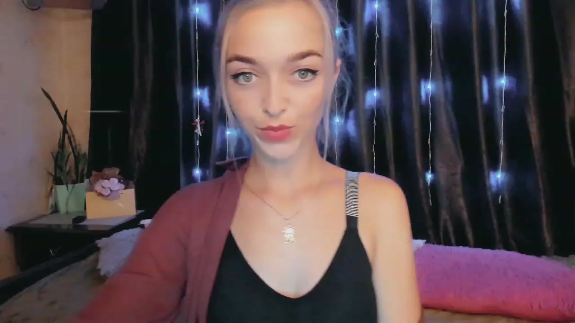 Gallery image thumbnail from Ambri_Lili's myfreecams stream on, 07/03/2023, 15:42 image 4 of 20