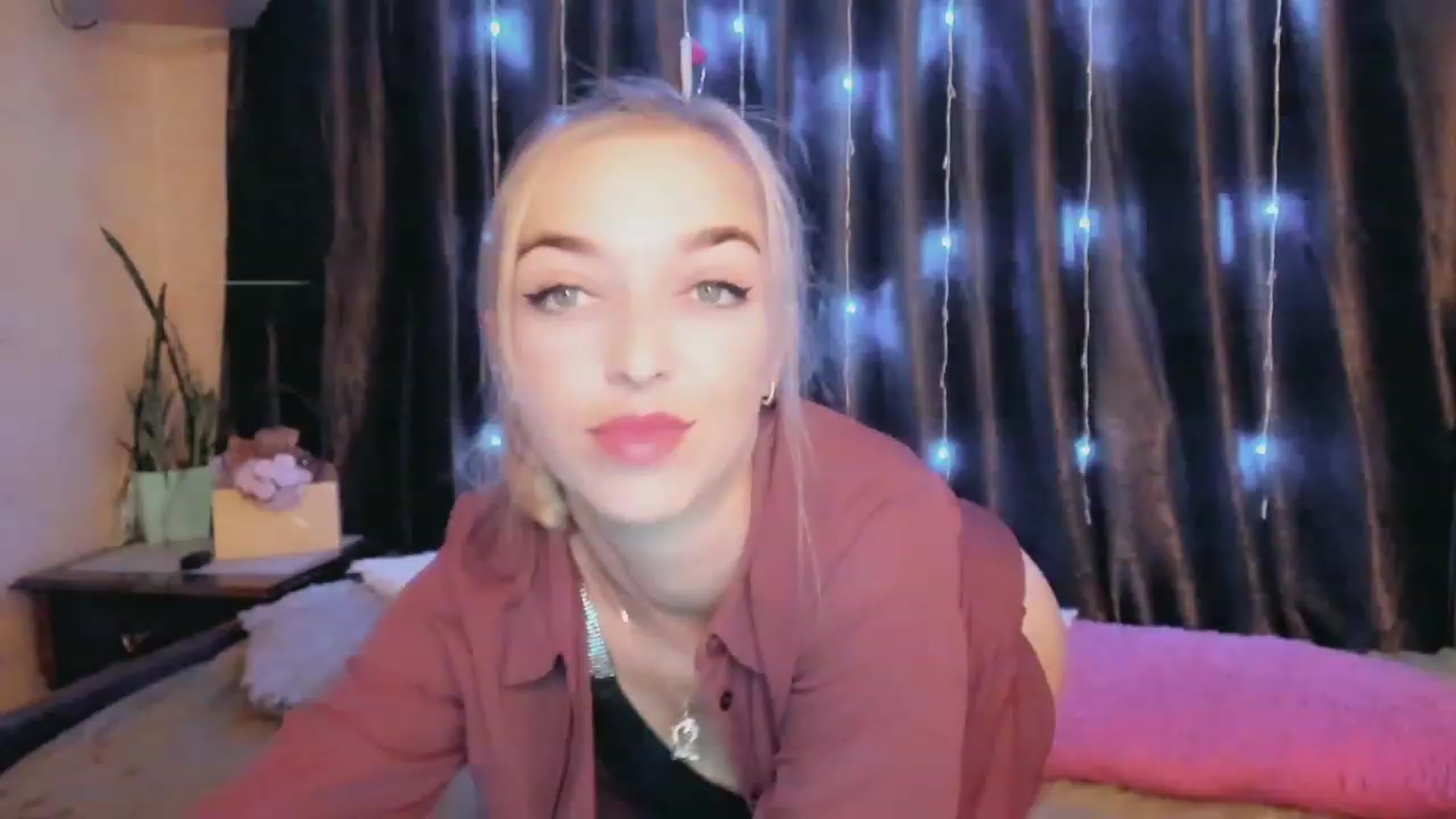 Gallery image thumbnail from Ambri_Lili's myfreecams stream on, 07/03/2023, 15:42 image 2 of 20