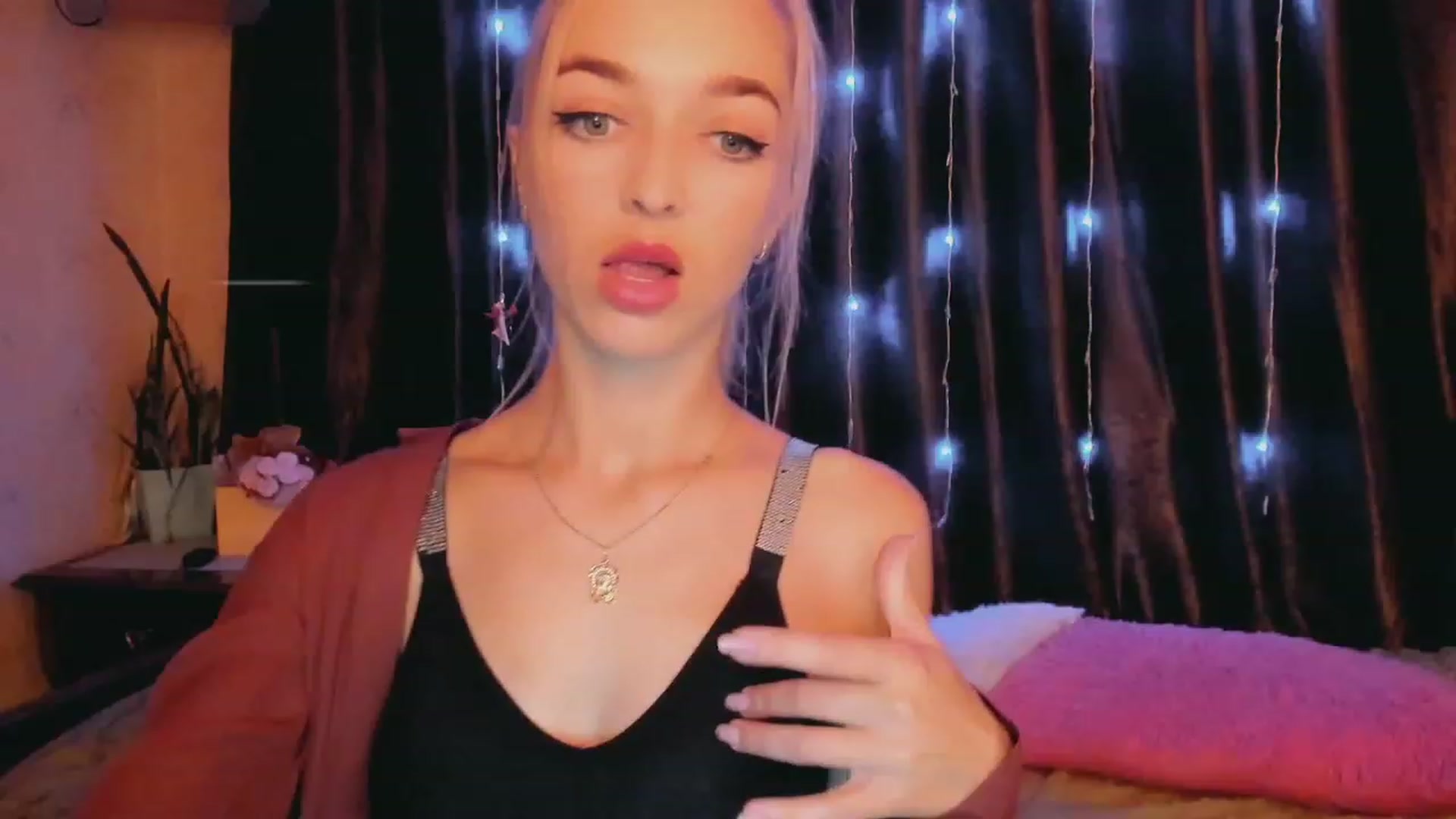 Gallery image thumbnail from Ambri_Lili's myfreecams stream on, 07/03/2023, 15:42 image 1 of 20