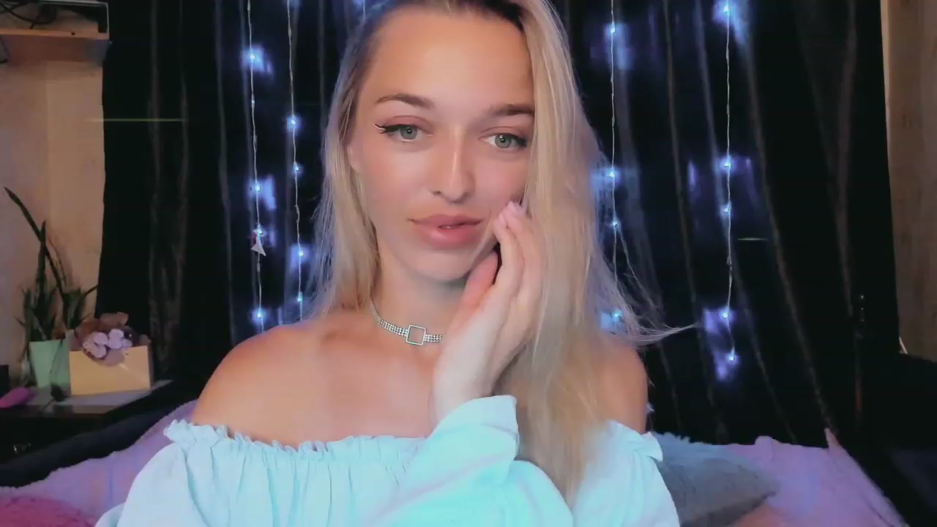 Gallery image thumbnail from Ambri_Lili's myfreecams stream on, 07/08/2023, 16:11 image 2 of 20