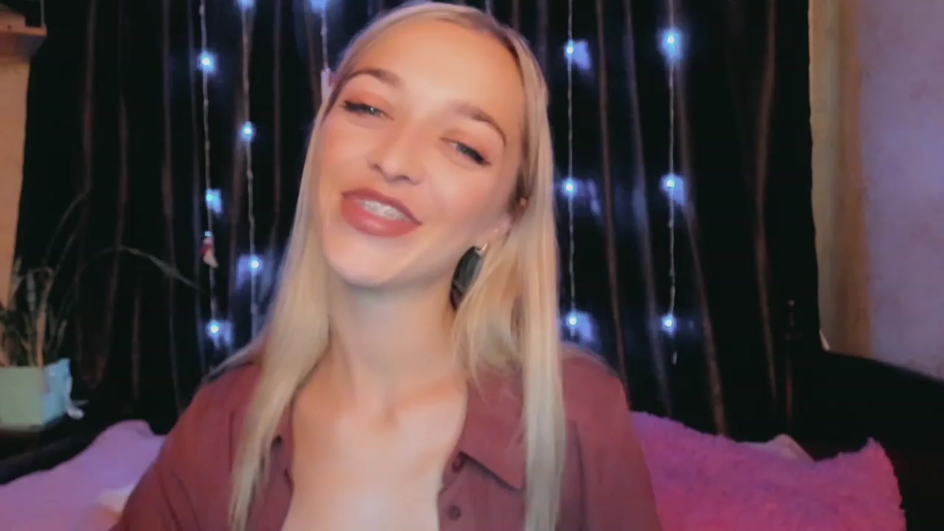 Gallery image thumbnail from Ambri_Lili's myfreecams stream on, 07/10/2023, 14:18 image 8 of 20