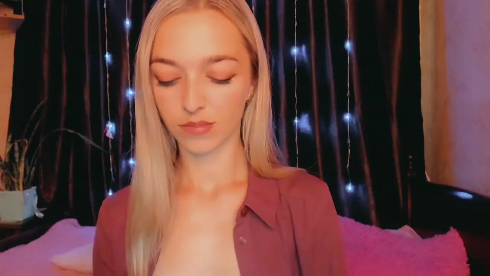 Gallery image thumbnail from Ambri_Lili's myfreecams stream on, 07/10/2023, 14:18 image 1 of 20