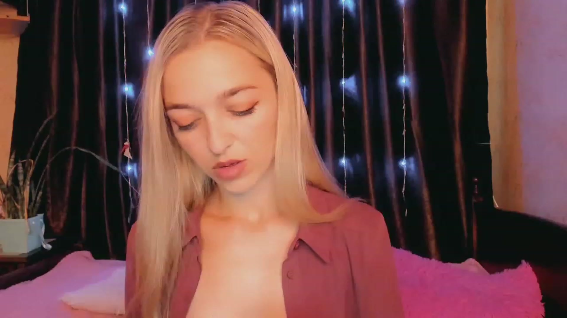 Gallery image thumbnail from Ambri_Lili's myfreecams stream on, 07/10/2023, 14:18 image 2 of 20