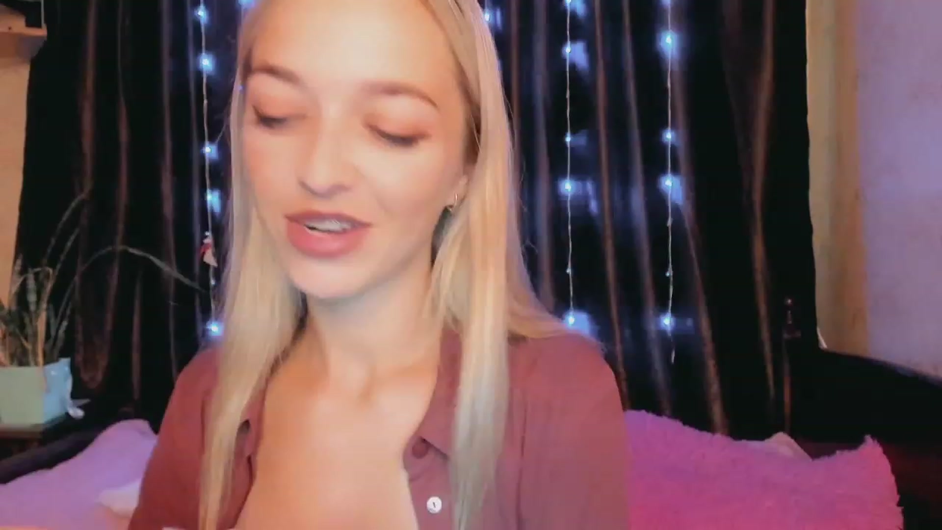 Gallery image thumbnail from Ambri_Lili's myfreecams stream on, 07/10/2023, 14:18 image 7 of 20