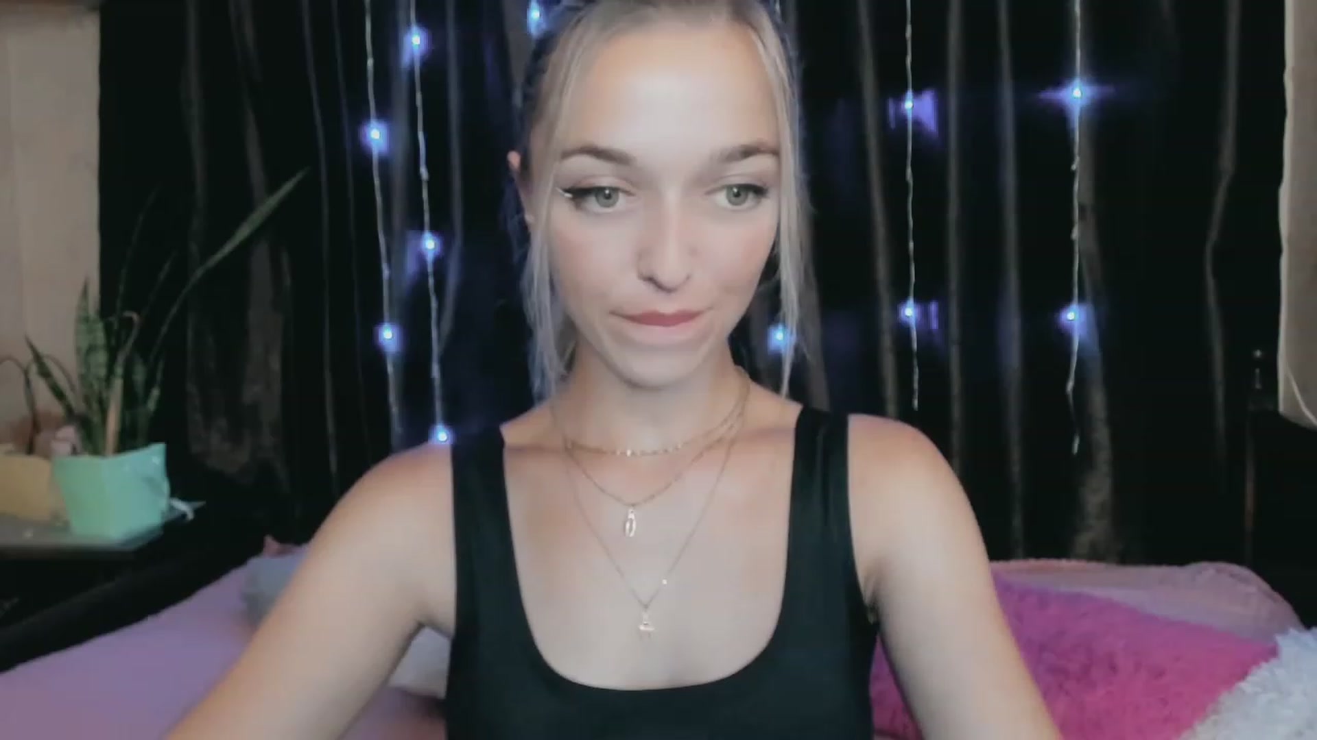 Gallery image thumbnail from Ambri_Lili's myfreecams stream on, 07/15/2023, 14:27 image 16 of 20