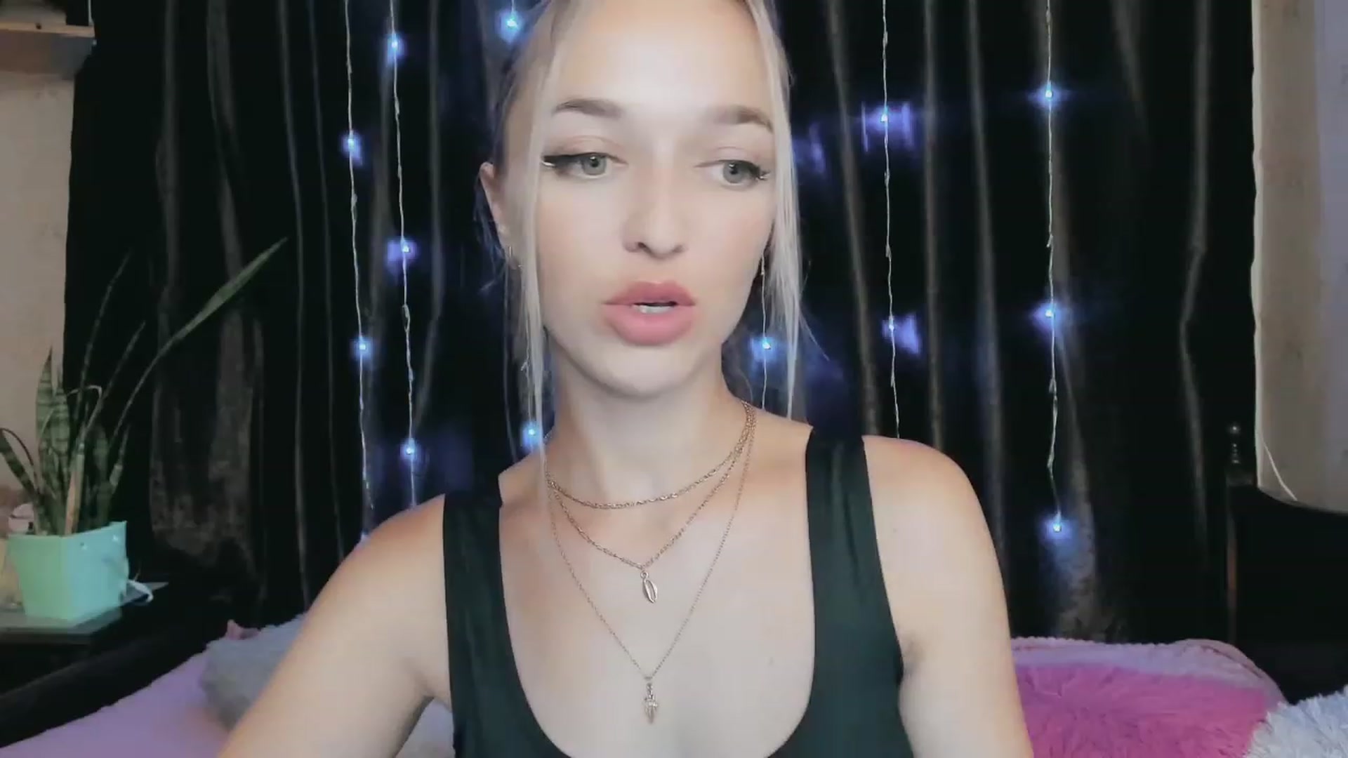 Gallery image thumbnail from Ambri_Lili's myfreecams stream on, 07/15/2023, 14:27 image 5 of 20