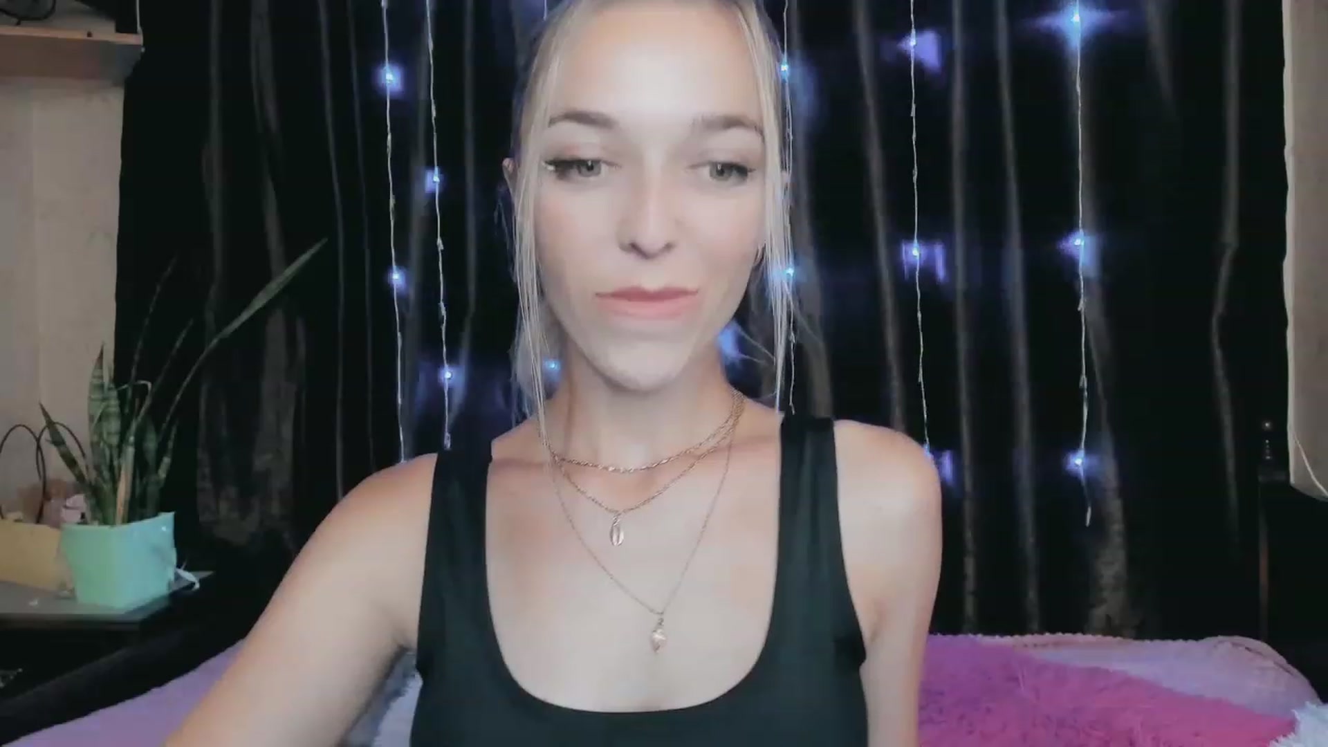 Gallery image thumbnail from Ambri_Lili's myfreecams stream on, 07/15/2023, 14:27 image 10 of 20