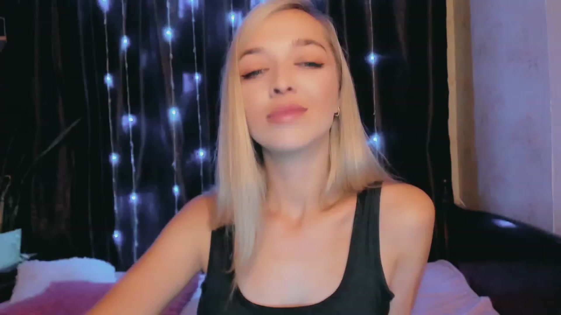 Gallery image thumbnail from Ambri_Lili's myfreecams stream on, 07/17/2023, 04:56 image 3 of 20