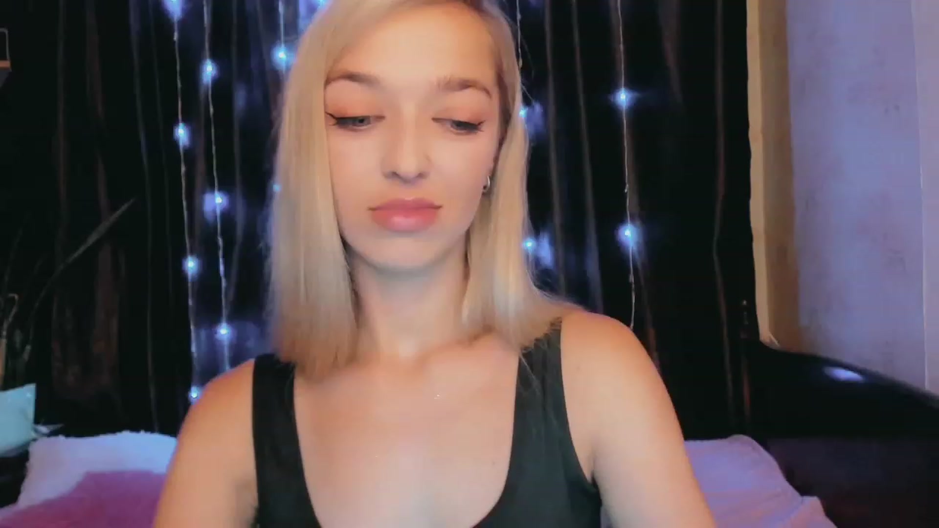 Gallery image thumbnail from Ambri_Lili's myfreecams stream on, 07/17/2023, 04:56 image 2 of 20