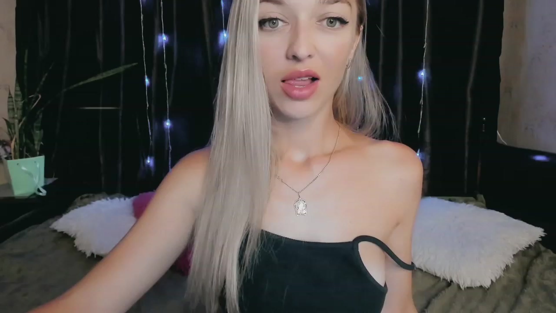 Gallery image thumbnail from Ambri_Lili's myfreecams stream on, 07/24/2023, 15:00 image 7 of 20