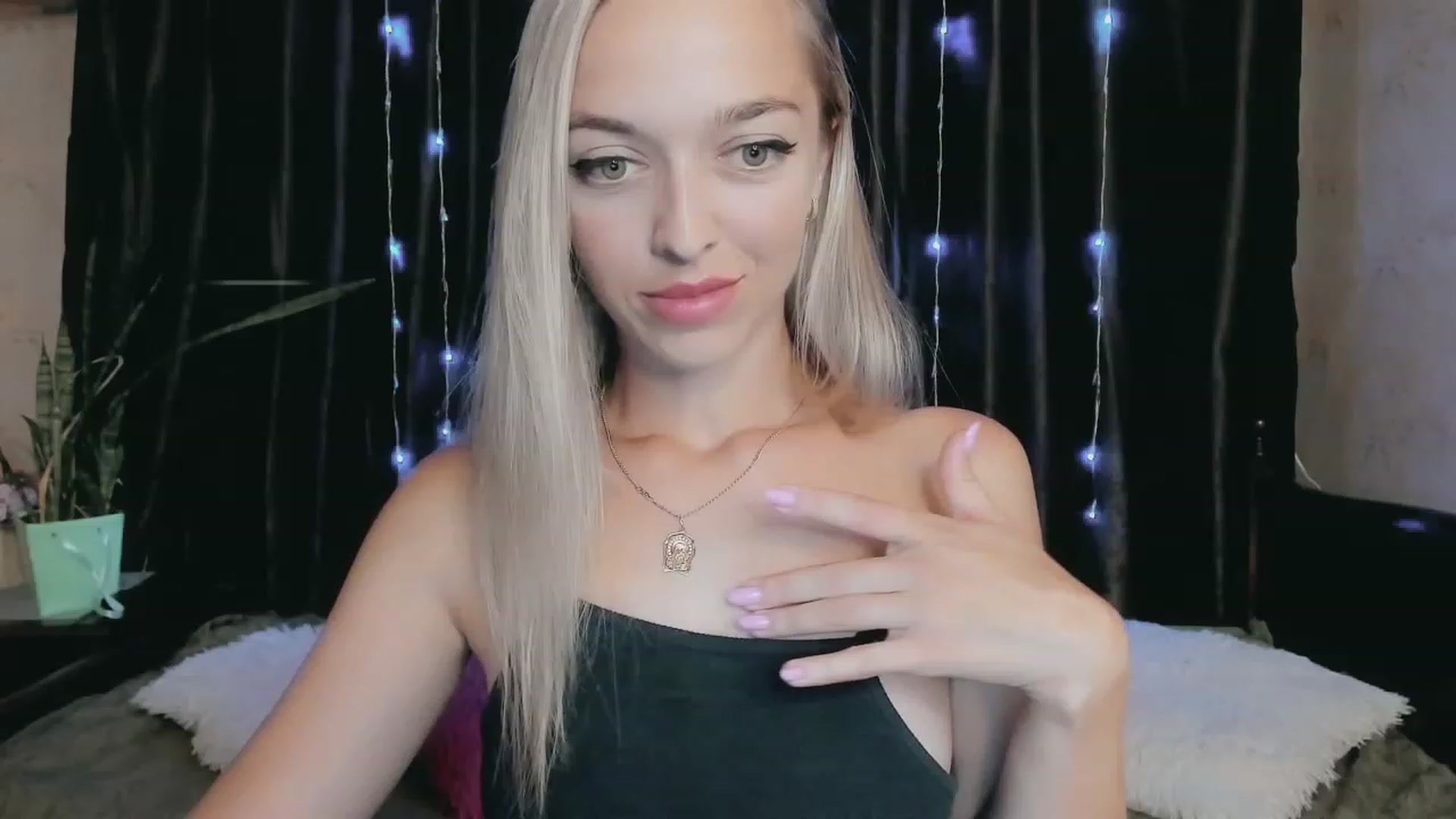 Gallery image thumbnail from Ambri_Lili's myfreecams stream on, 07/24/2023, 15:00 image 12 of 20