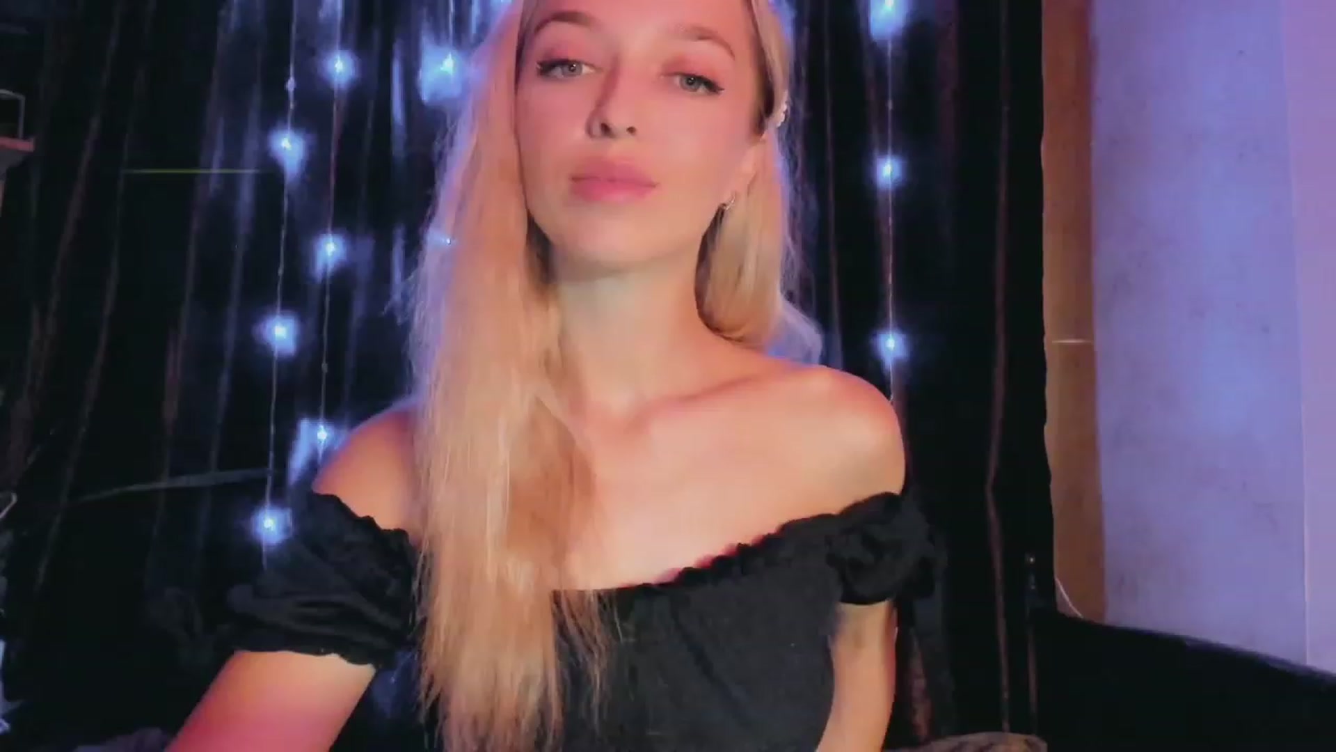 Gallery image thumbnail from Ambri_Lili's myfreecams stream on, 07/29/2023, 14:28 image 16 of 20