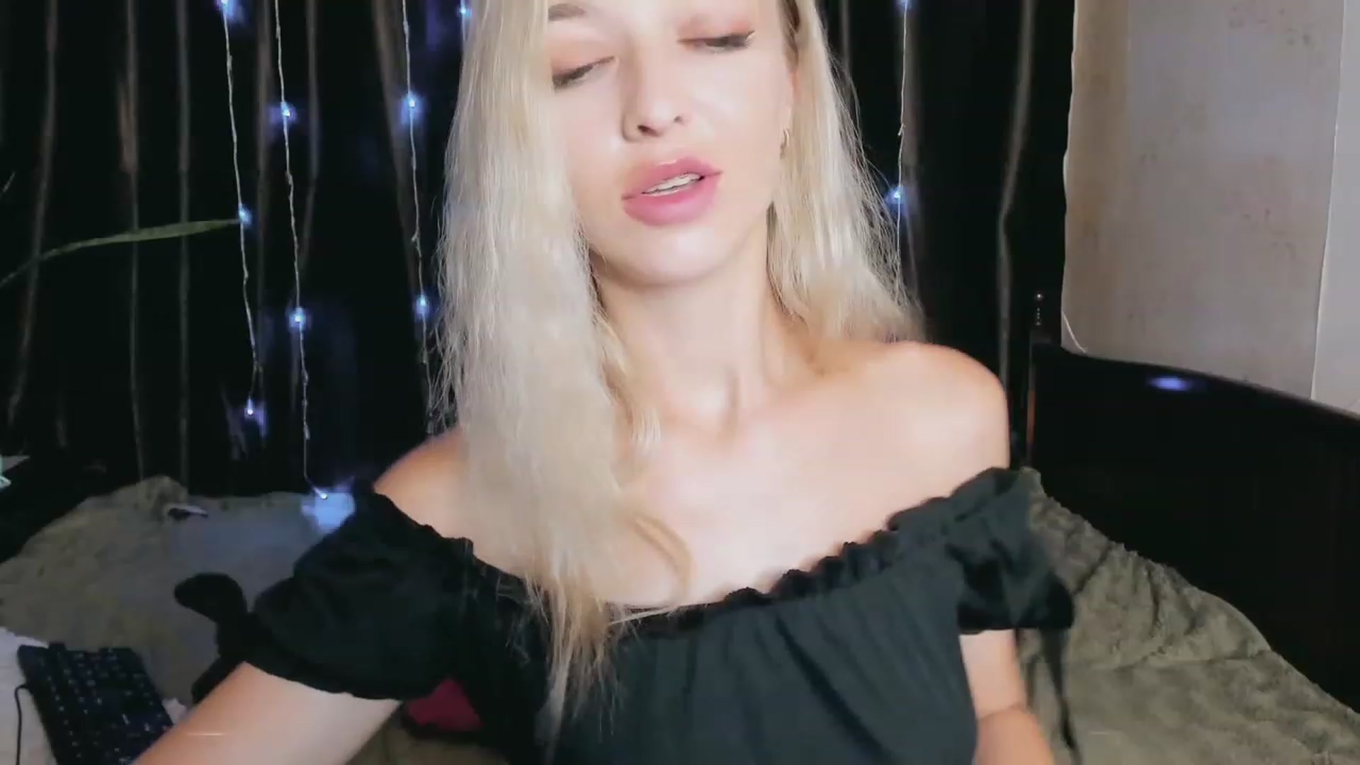 Gallery image thumbnail from Ambri_Lili's myfreecams stream on, 07/29/2023, 15:17 image 16 of 20