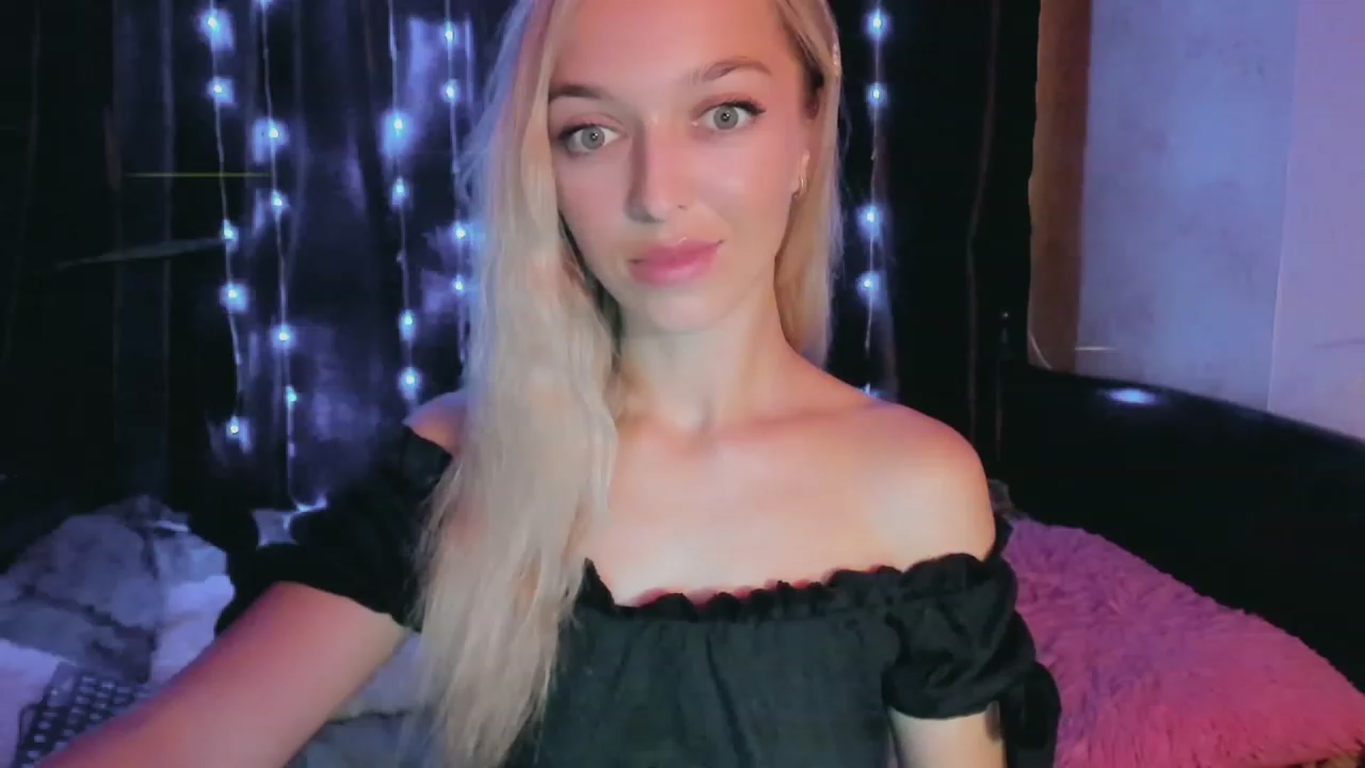 Gallery image thumbnail from Ambri_Lili's myfreecams stream on, 07/29/2023, 15:17 image 10 of 20