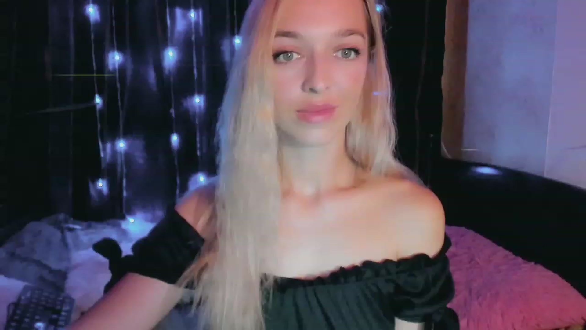 Gallery image thumbnail from Ambri_Lili's myfreecams stream on, 07/29/2023, 15:17 image 4 of 20