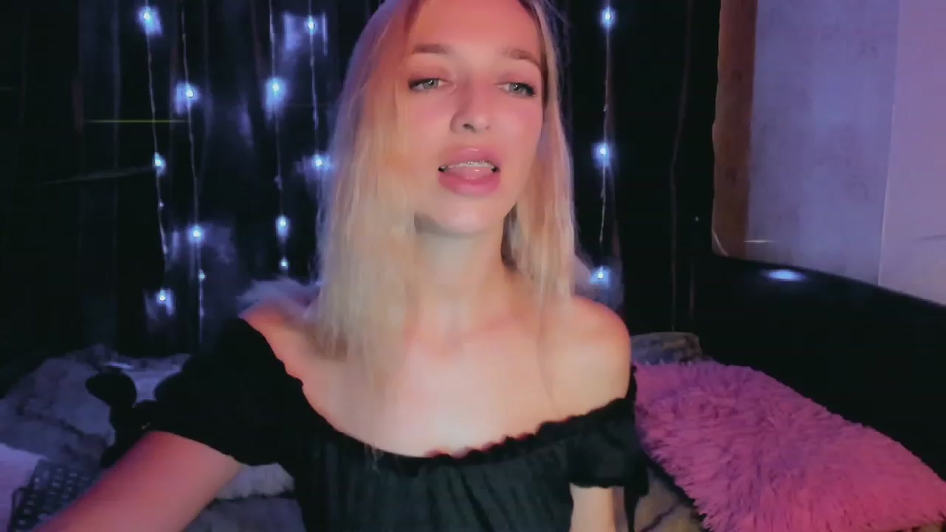 Gallery image thumbnail from Ambri_Lili's myfreecams stream on, 07/29/2023, 15:17 image 8 of 20