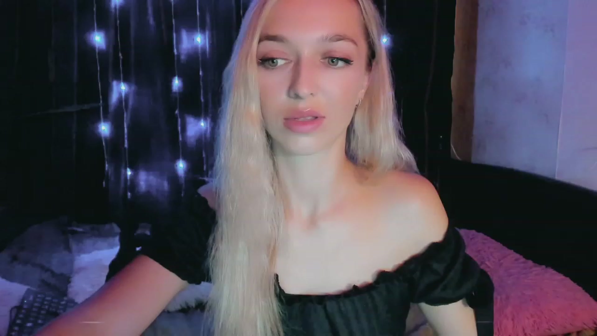 Gallery image thumbnail from Ambri_Lili's myfreecams stream on, 07/29/2023, 15:17 image 2 of 20